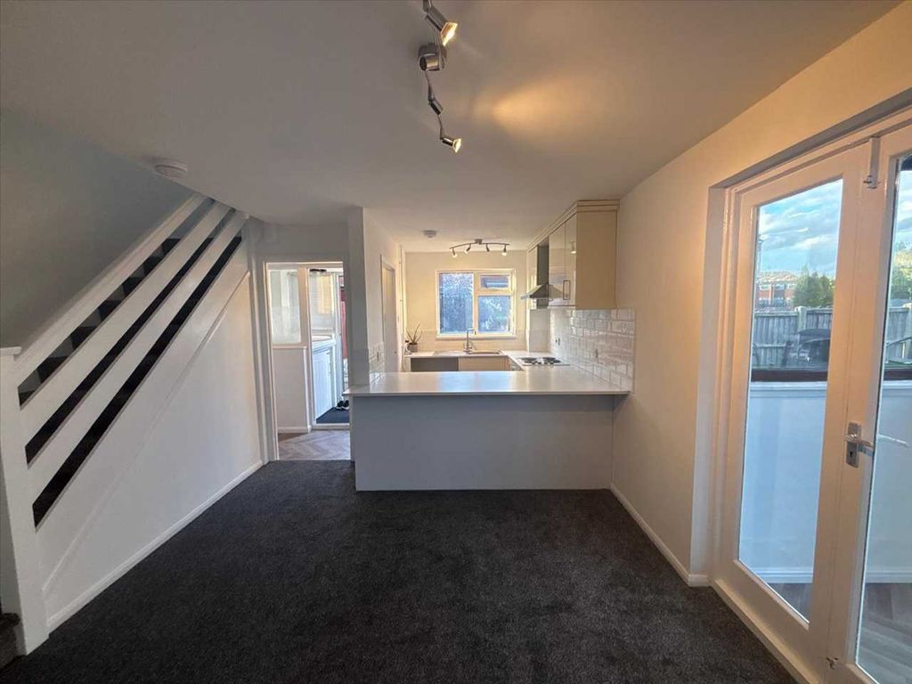 Property photo 3 of 13 Lounge