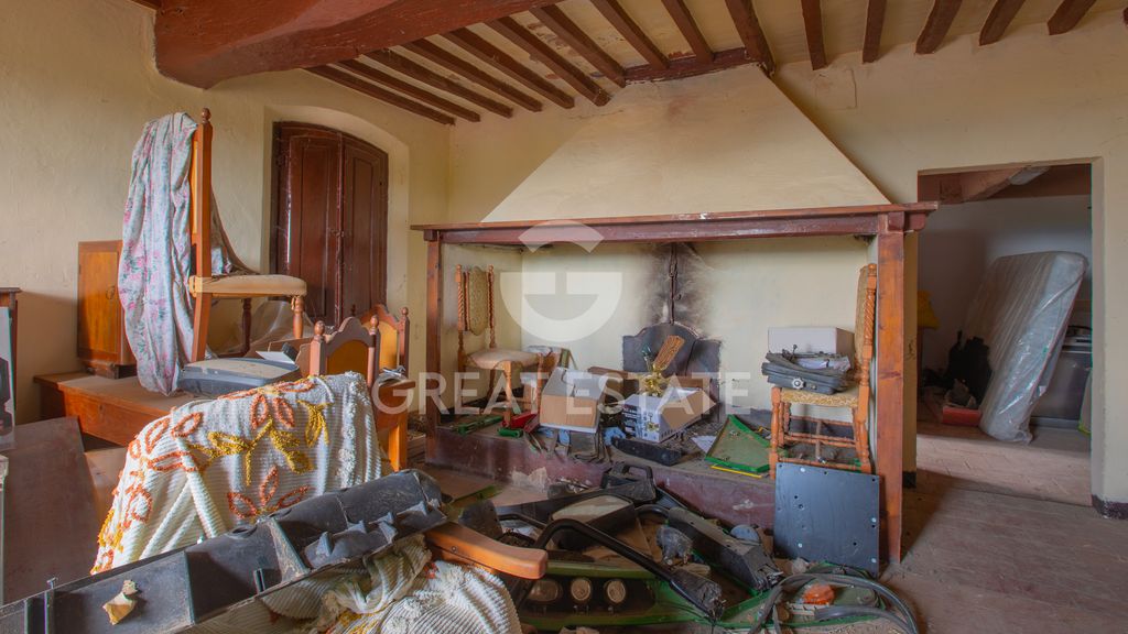 Property photo 2 of 20 Interiors