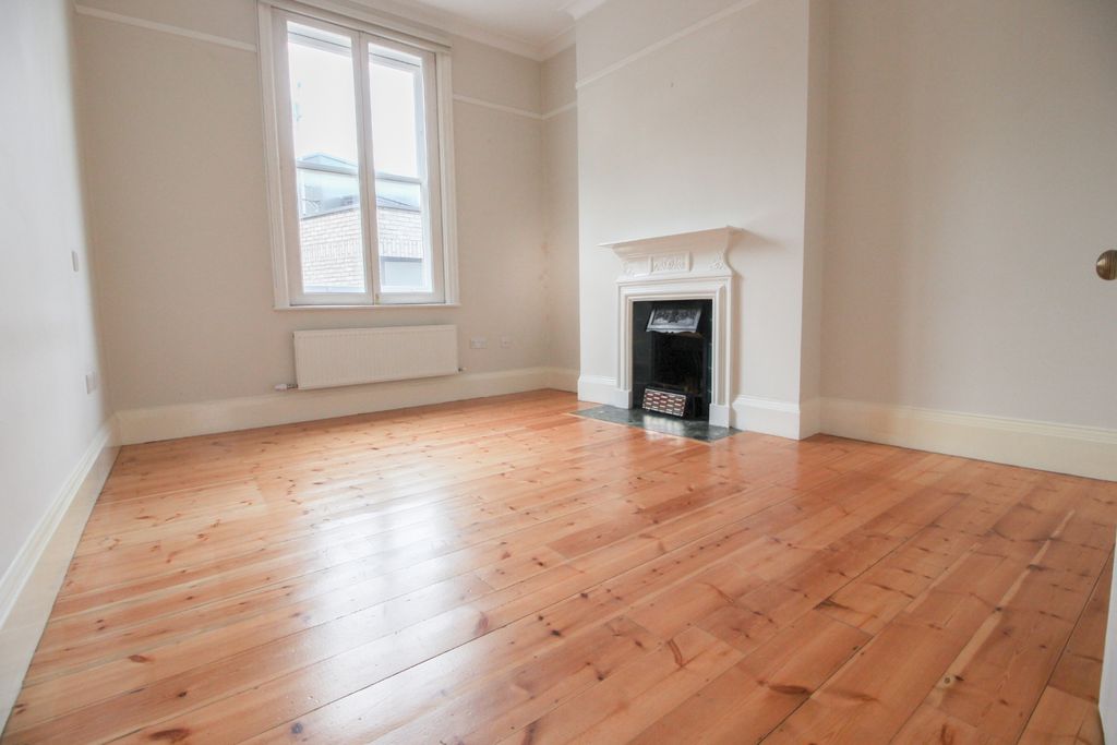 Property photo 3 of 7 Photo 4