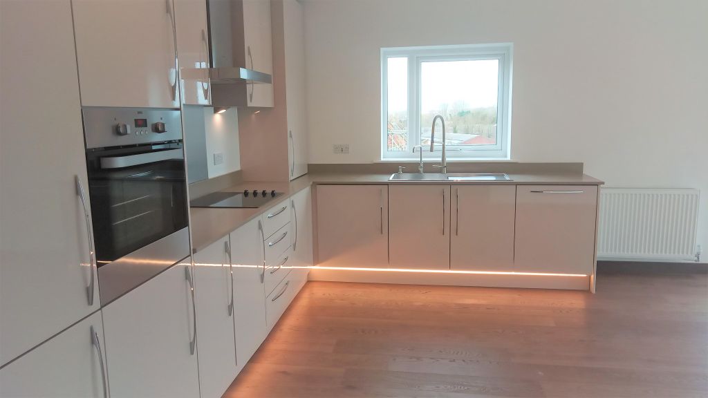 Property photo 3 of 11 Kitchen