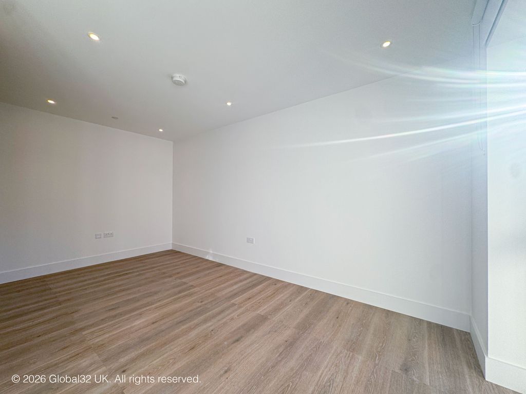 Property photo 2 of 8 Livingroom/Dining