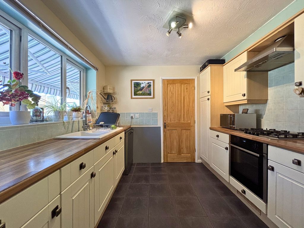 Property photo 3 of 23 Kitchen