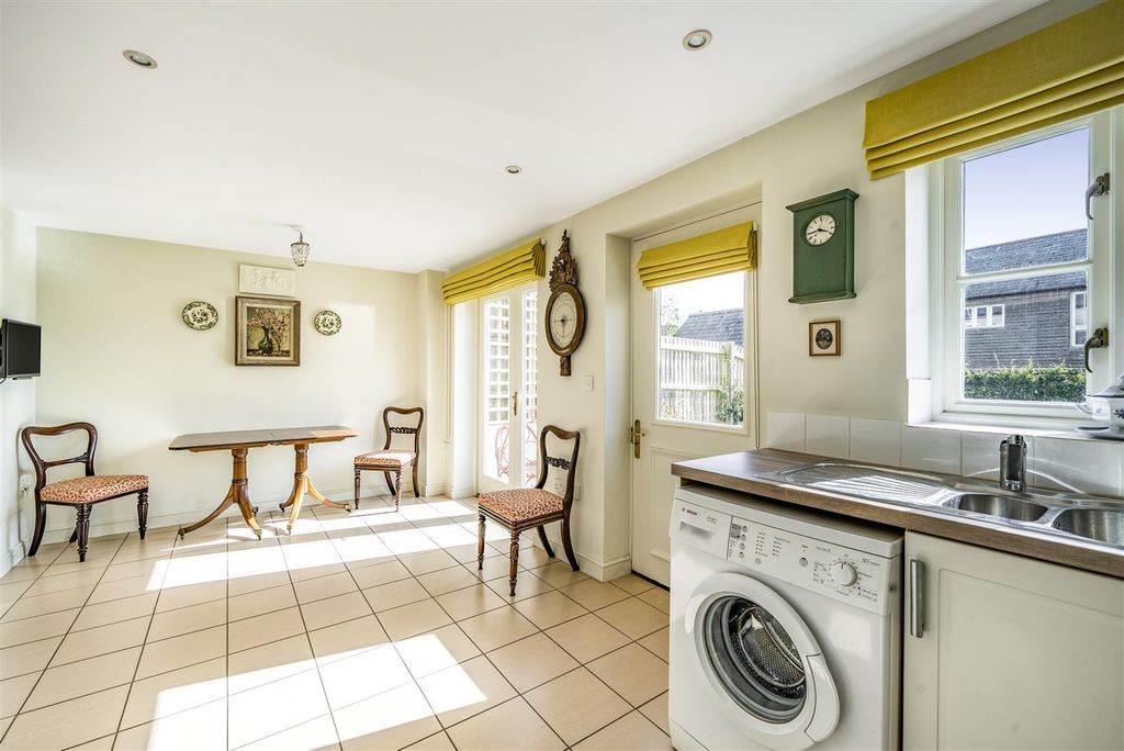 Property photo 3 of 9 Dining Area