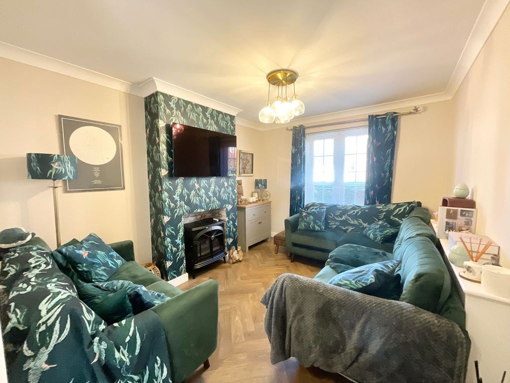 Property photo 2 of 34