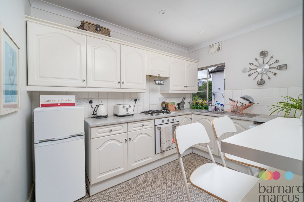 Property photo 3 of 7 Kitchen