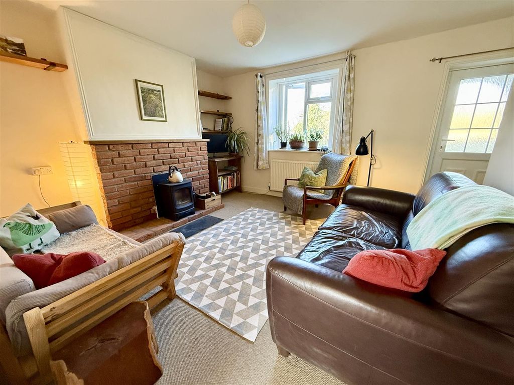 Property photo 2 of 16 Lounge