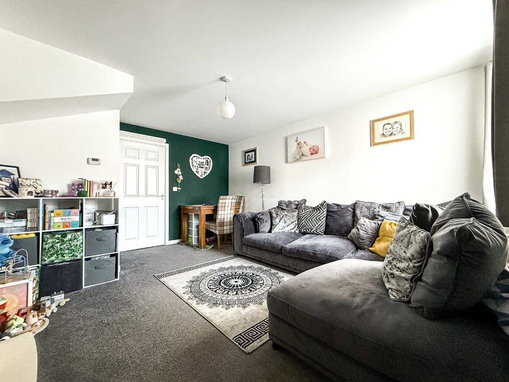 Property photo 2 of 17 4662866