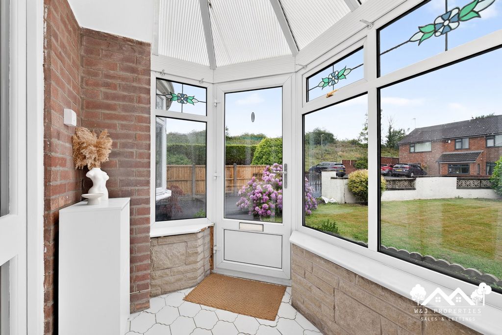Property photo 2 of 32
