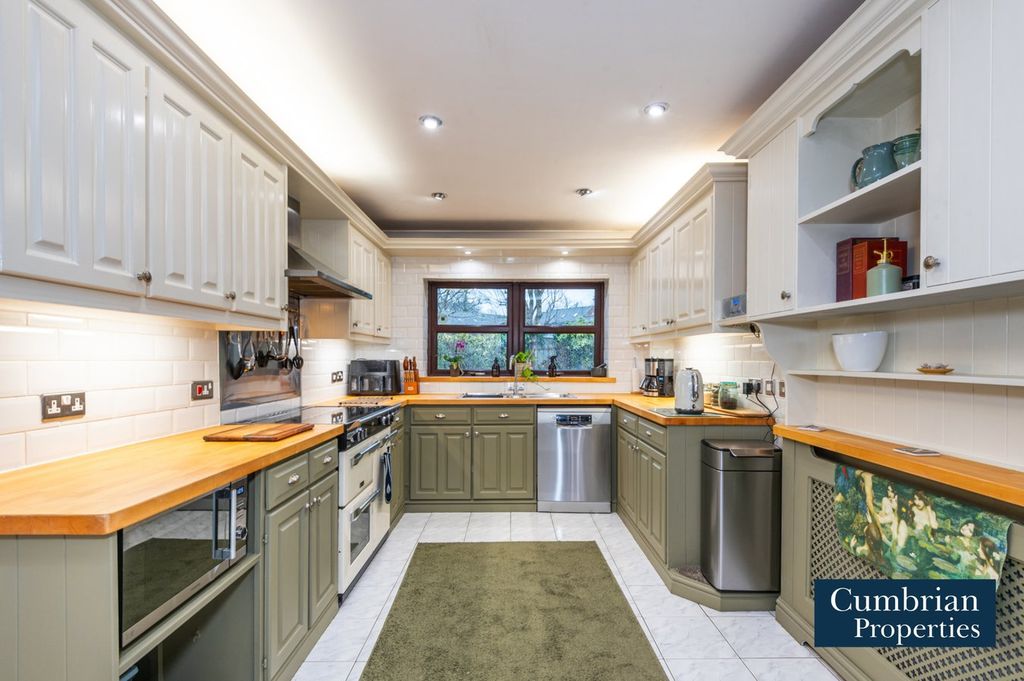 Property photo 2 of 30 Kitchen