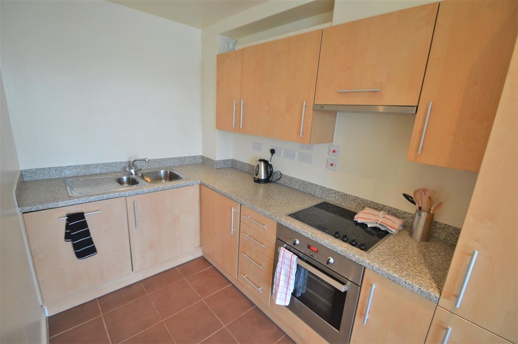 Property photo 3 of 7 Kitchen