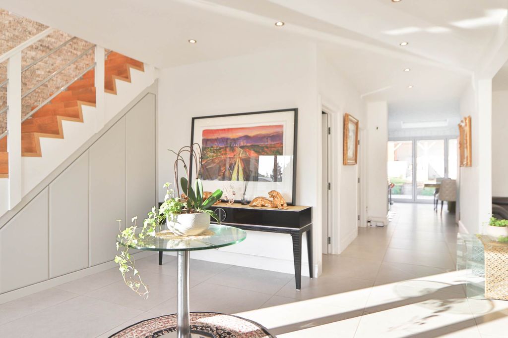 Property photo 2 of 24