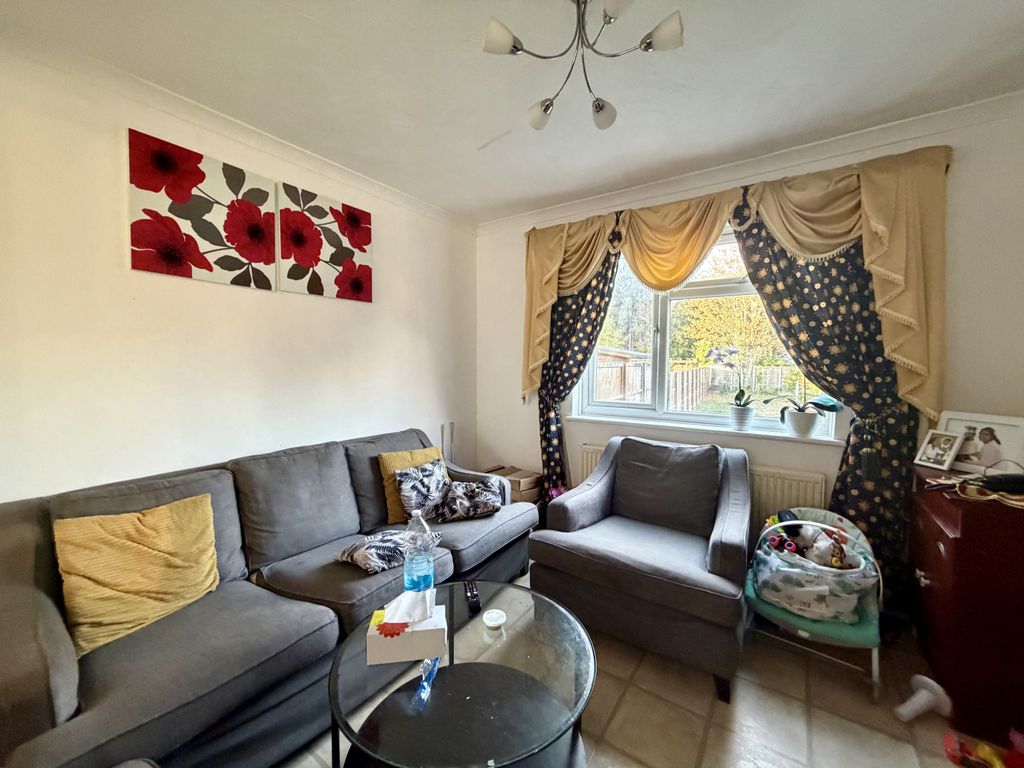 Property photo 1 of 7 Byron Way, Hayes Ub4
