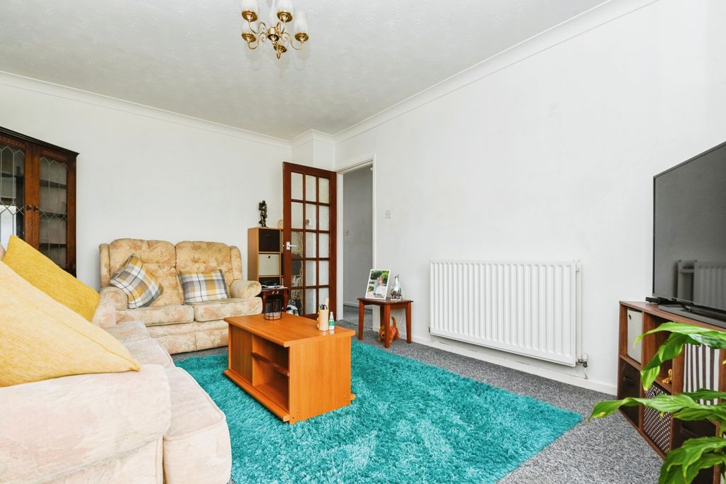 Property photo 3 of 17 Living Room