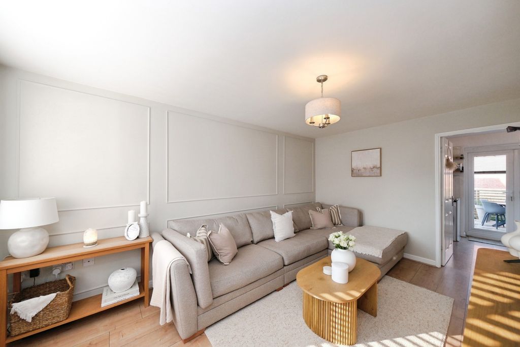 Property photo 2 of 16 Pbox-Img.Jpg