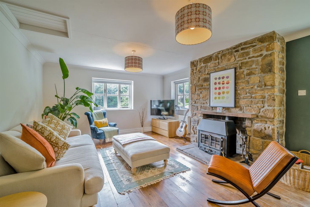 Property photo 3 of 27