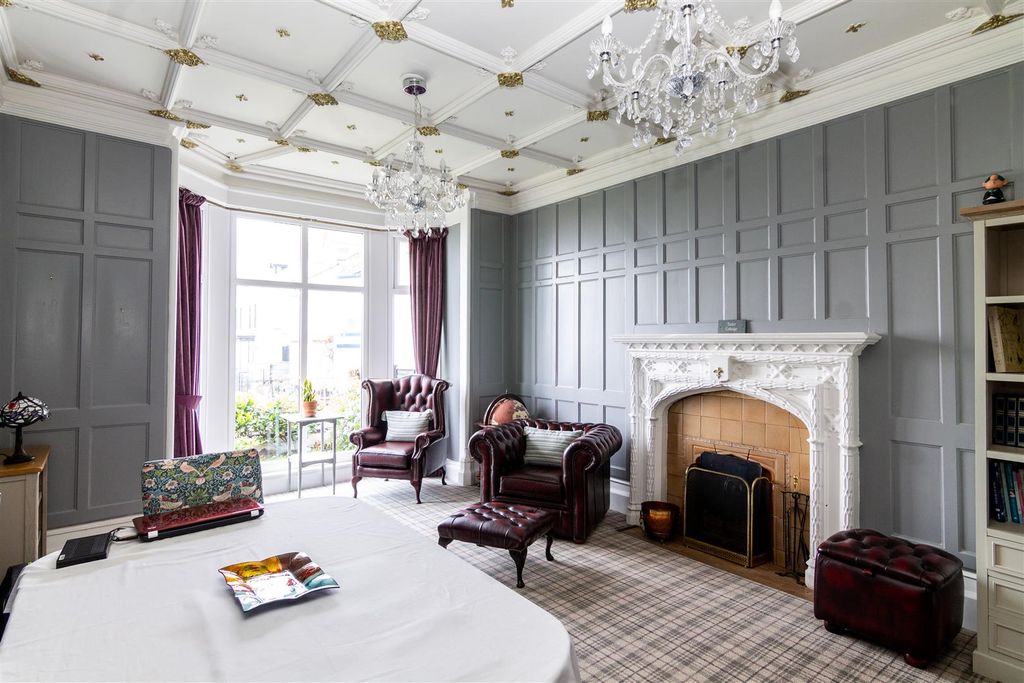 Property photo 2 of 32