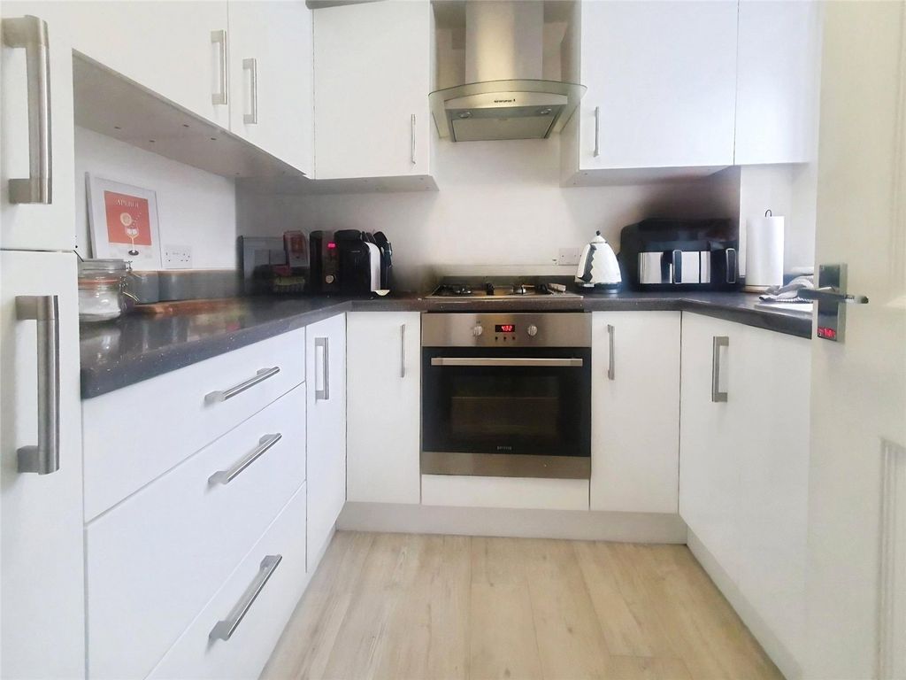 Property photo 3 of 6 Kitchen