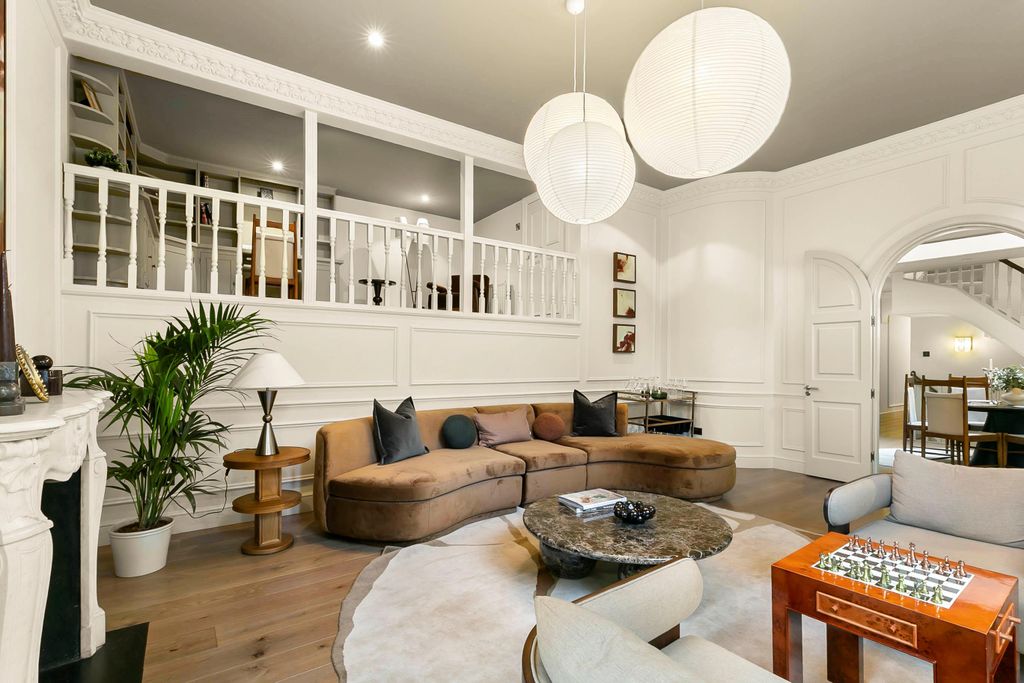 Property photo 2 of 33 Image