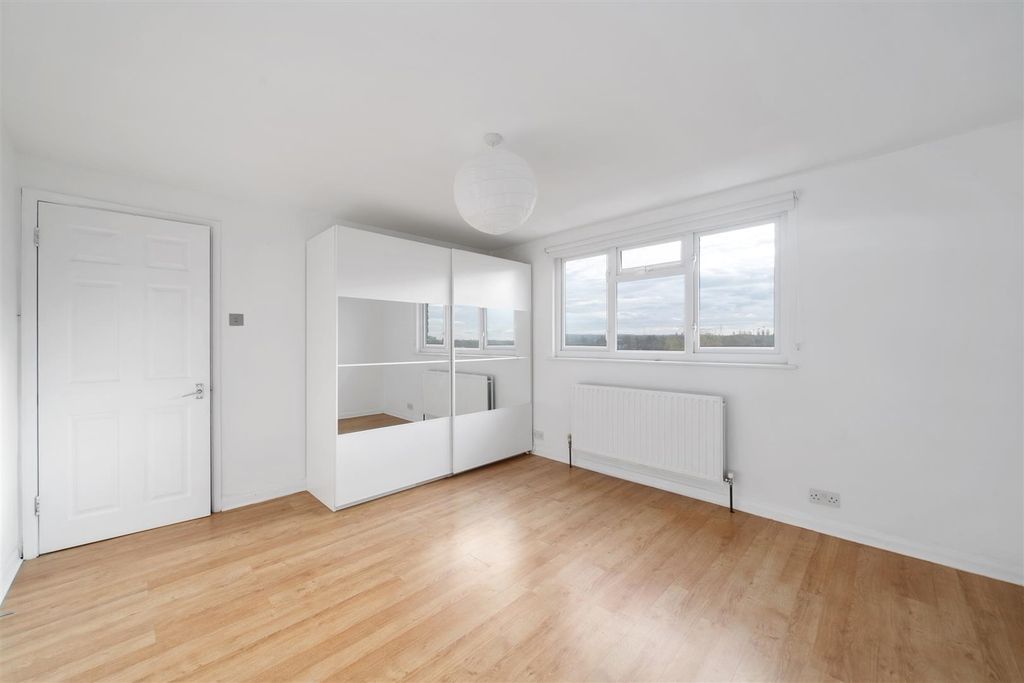 Property photo 2 of 12 Bedroom