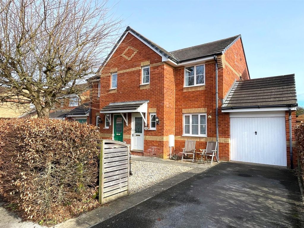 Property photo 1 of 18 Front.Jpg