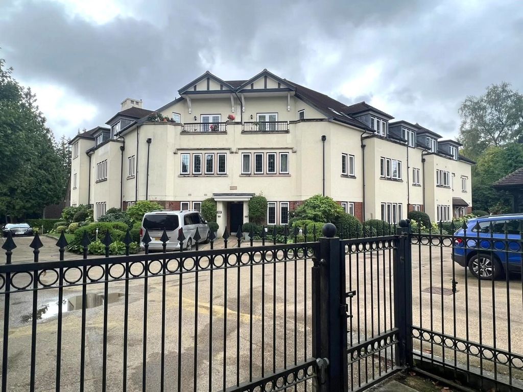 Property photo 1 of 12 Two Bedroom Unfurnished Luxury Apartment