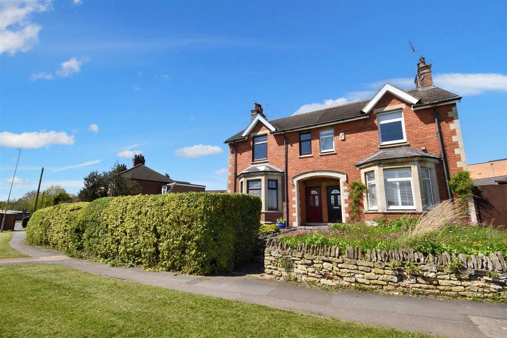 Property photo 1 of 28 Frontage