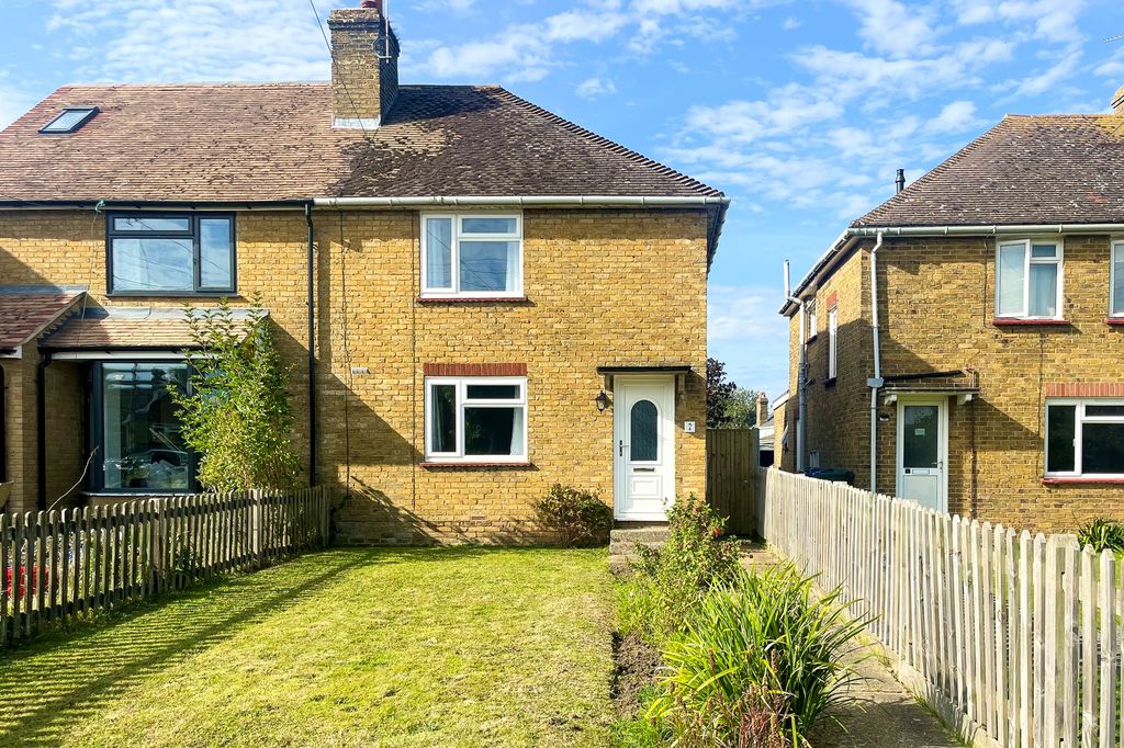 Property photo 1 of 11 3 Bed Semi-Detached House To Rent Callaways Lane, Newington Me9