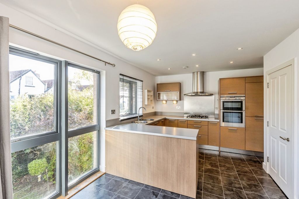 Property photo 2 of 18 Pbox-Img.Jpg