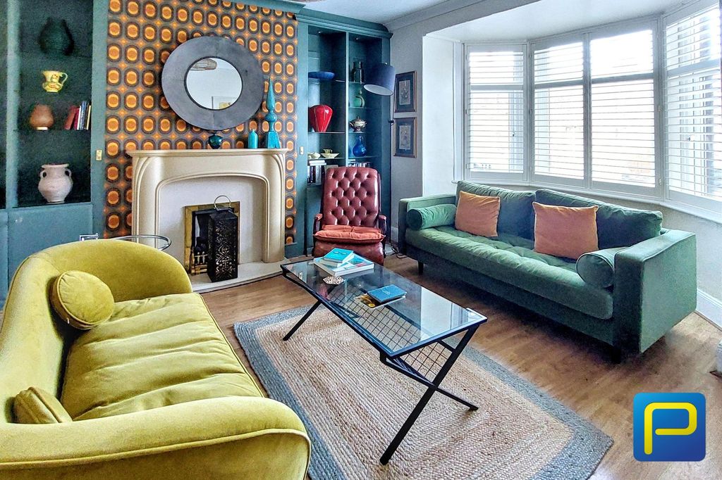 Property photo 2 of 28