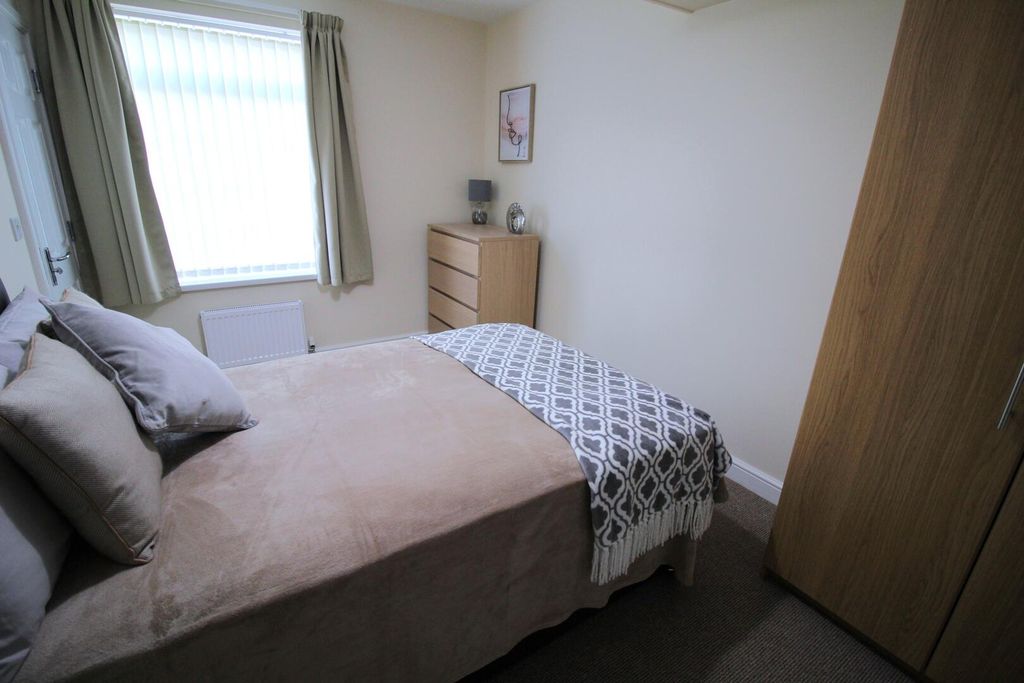 Property photo 3 of 5 Bedroom