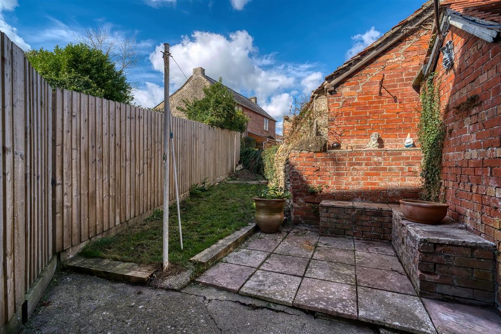 Property photo 2 of 10