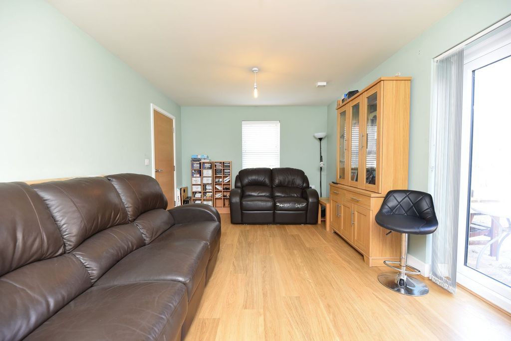 Property photo 3 of 25