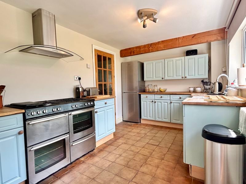 Property photo 3 of 19 Breakfast Kitchen