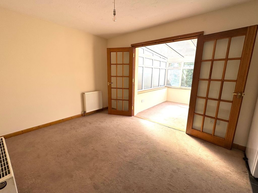Property photo 2 of 12 Lounge
