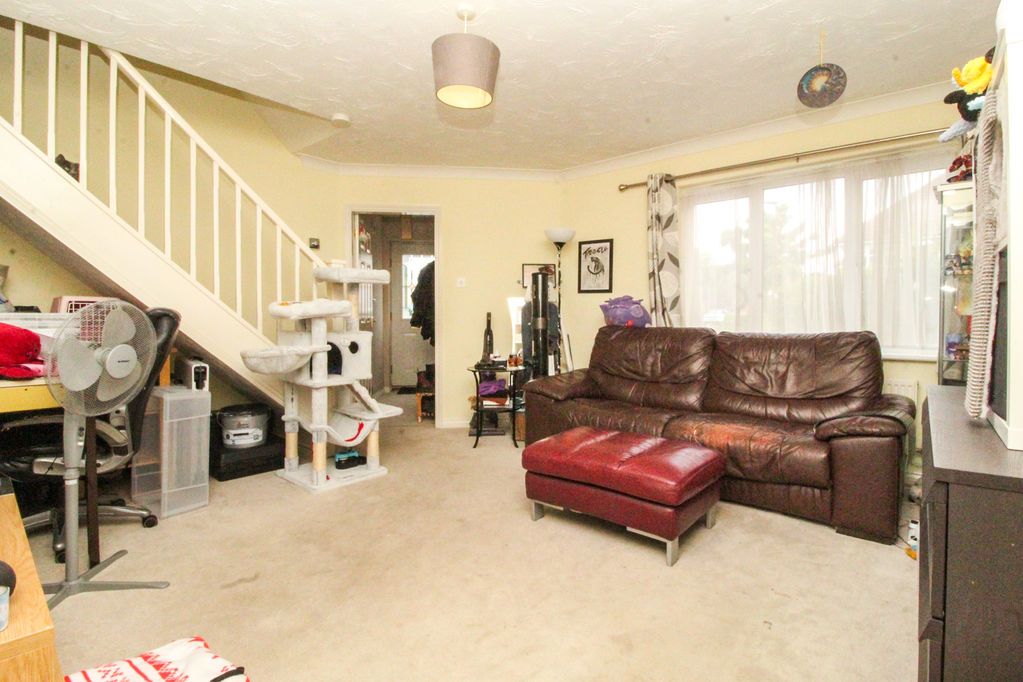 Property photo 3 of 11 Living Room