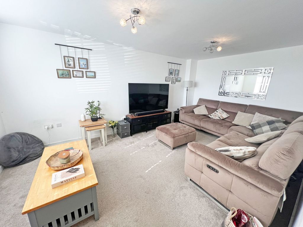 Property photo 2 of 24