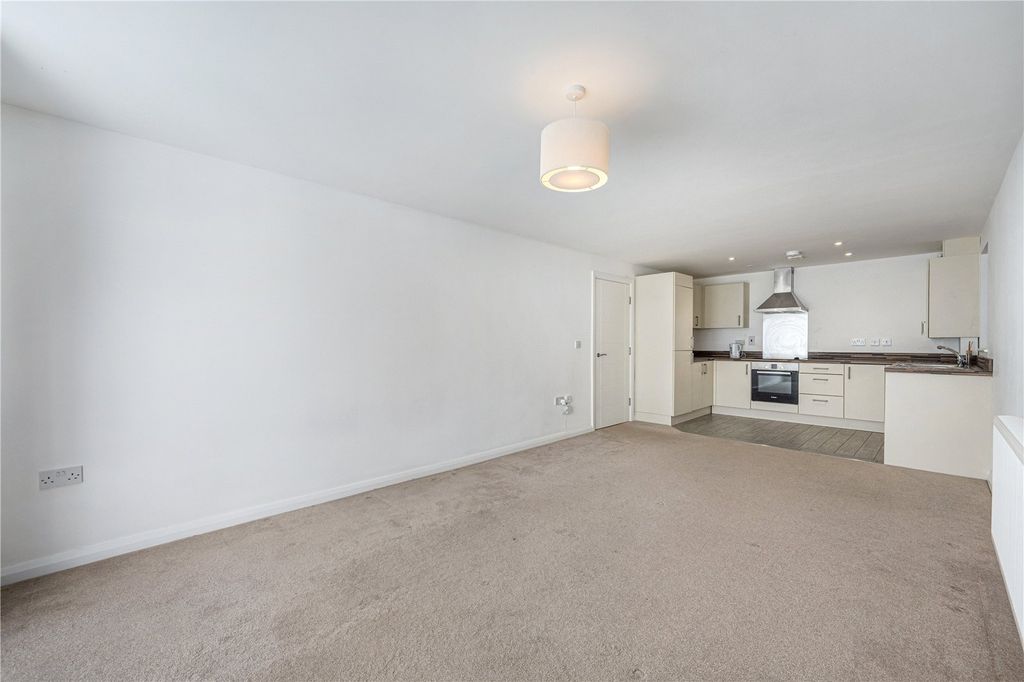 Property photo 2 of 9 Kitchen/Living Roo,