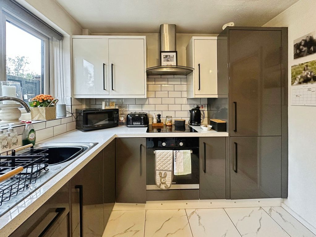 Property photo 3 of 14 Kitchen