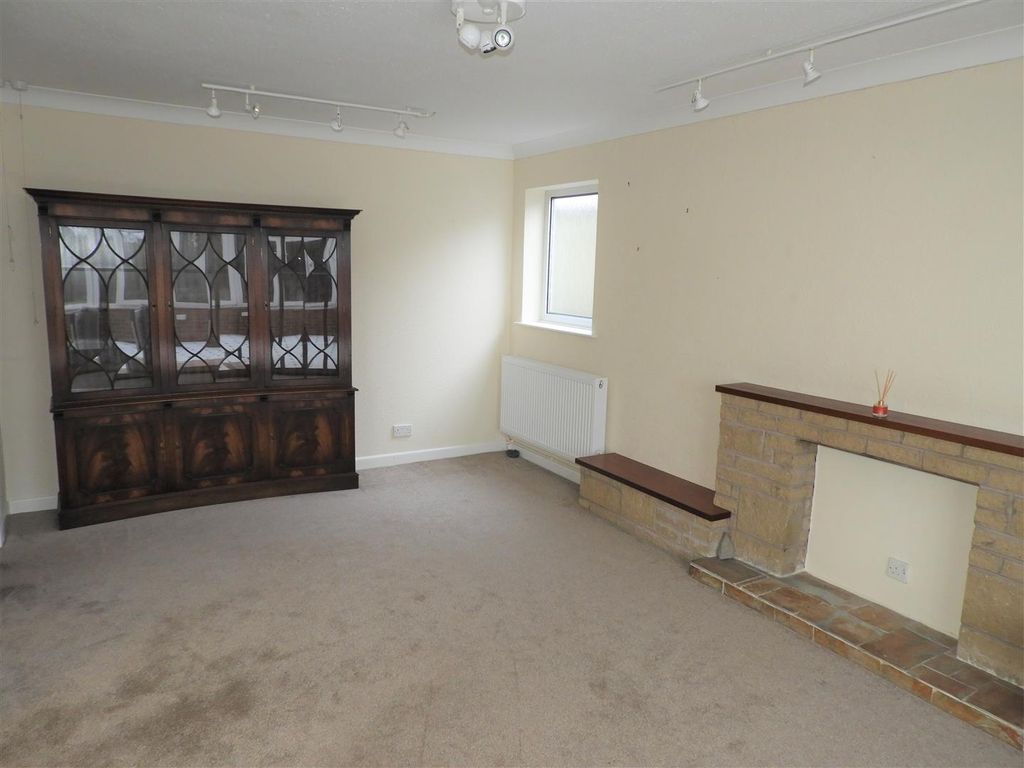 Property photo 1 of 11 152 Hoyles Lane Lounge 2.Jpg