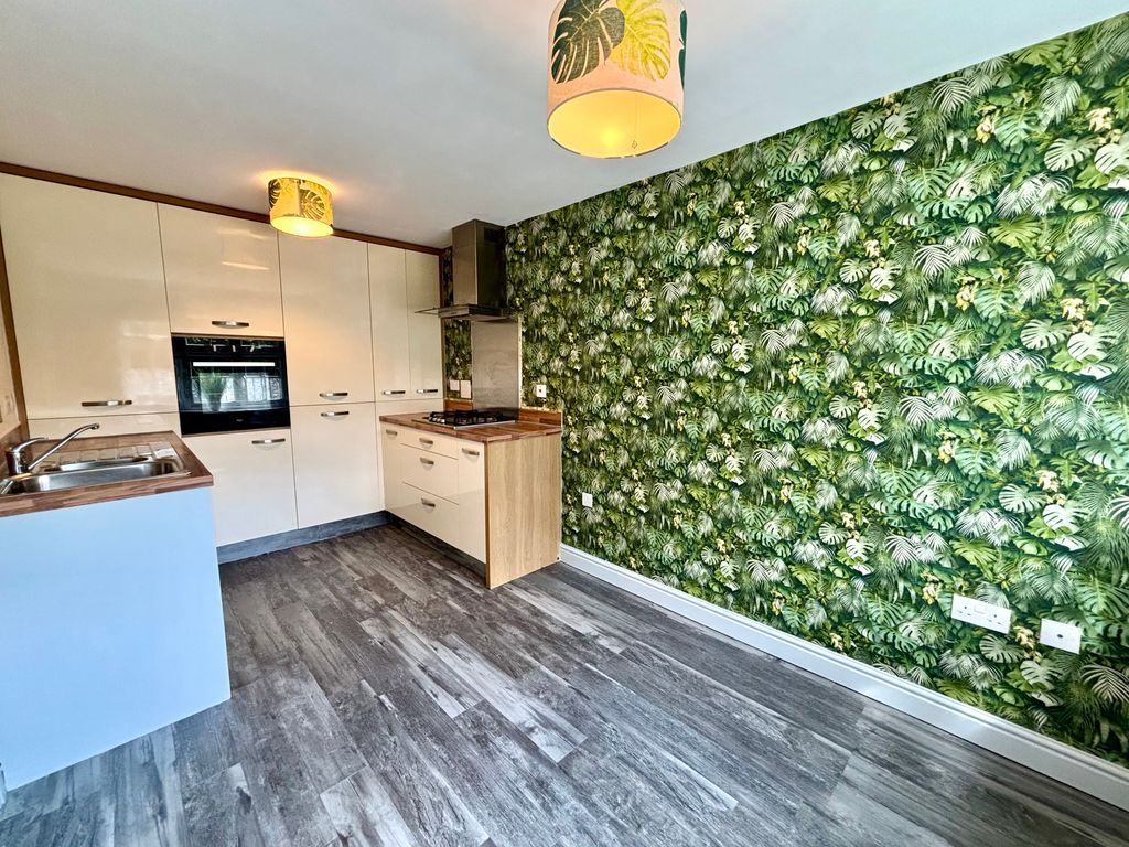 Property photo 2 of 13 Dining Kitchen