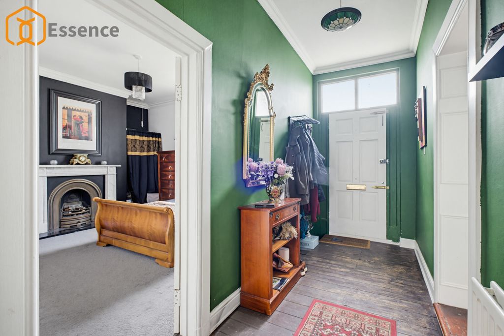 Property photo 3 of 39