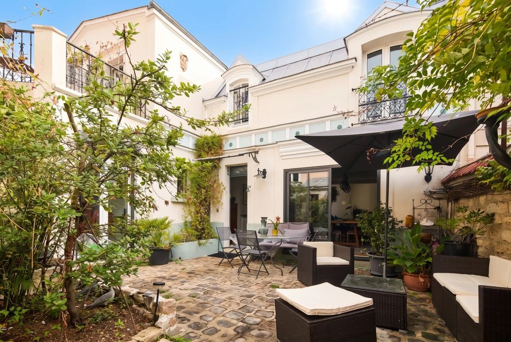 Property photo 1 of 15 A Charming Townhouse Just Steps From The Bois De Vincennes