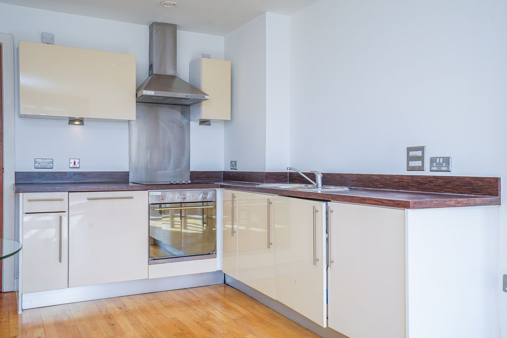 Property photo 2 of 18 Kitchen