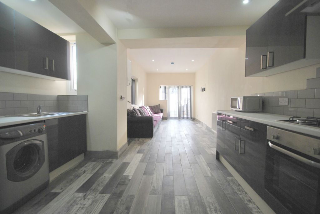 Property photo 1 of 12 Photo 3