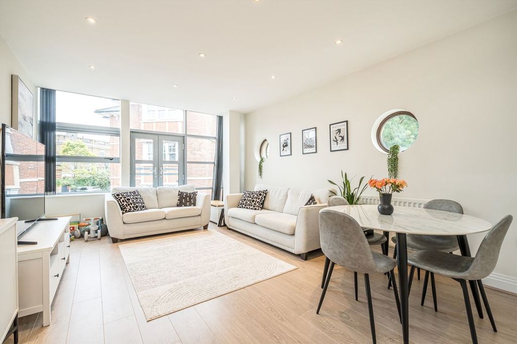 Property photo 2 of 6