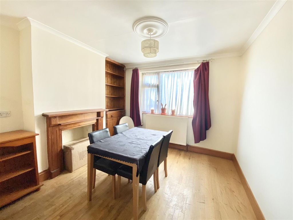 Property photo 3 of 12 Dining Room