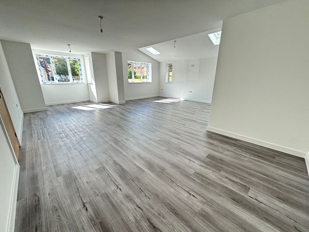 Property photo 2 of 27 Image