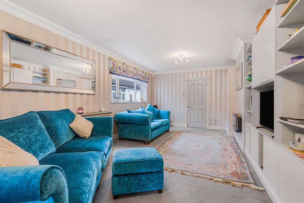 Property photo 3 of 25 Sitting Room