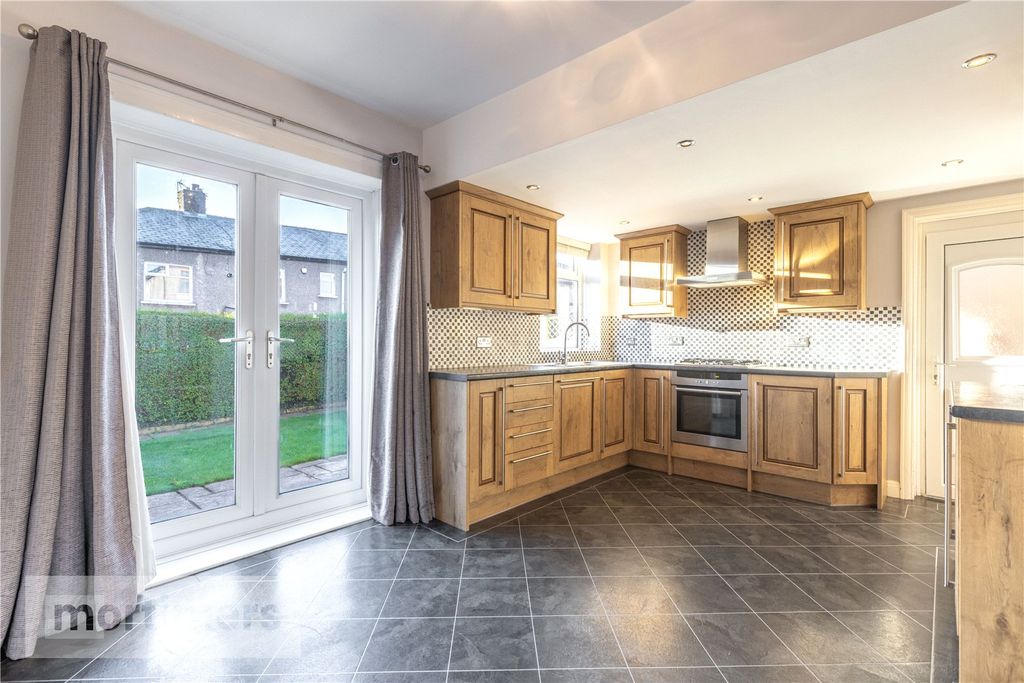 Property photo 2 of 17 Kitchen