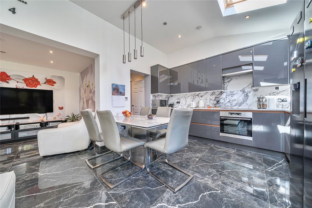 Property photo 2 of 23 Picture No. 07